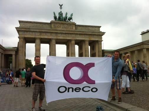 Erlend Solvang, OneCo Elektro, har sørget for at flagget kom seg til Berlin.