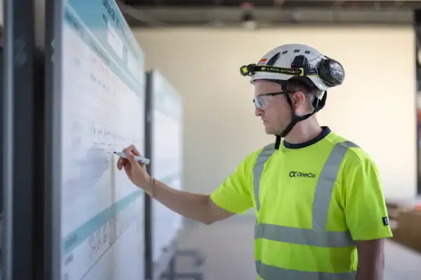 Bilde av Anders Gjellan som er anleggsleder for elektrodelen av livsvitenskapsbygget.